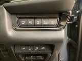 各種機能の切替スイッチは運転席パネル下に集約されています。任意で切り替え可能なため状況に合わせてお使いください。