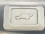 【パワーバックドア】スマートキーや運転席のボタンを押すだけでリアゲートが自動で開閉します!荷物を持っている時や、高い位置にあるバックドアを閉める際に便利な機能です♪