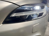 【LEDフォグライト/コーナリングライト】霧の中など悪天候でのより視界確保に効果的なライトです。低走行でのコーナリング時にステアリングを切った先の斜め前方を一時的に照らす機能がついています。