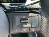 ハンドルの右側にはプロパイロットシステムのスイッチが付いているので、高速道路の運転が楽になりますよ!左側のオーディオ操作のスイッチにて音量調整等をナビを直接触ることなく操作ができます。