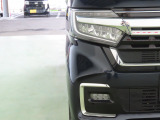 LEDヘッドライトは、点灯の瞬間から光量を発揮し、突然暗くなるトンネルなどでの安定感を高めます。