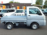 こちらのお車は店頭に展示してありますので、ぜひ実際にご覧ください。ご来店お待ちしております。