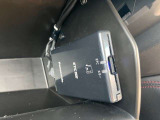 ETC車載機は助手席側のグローブボックス内部に取り付けられております。盗難防止に役立ちますし、邪魔になる事にもなりません!