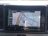 【ナビ】Honda純正ナビゲーション装備(HondaCONNECT対応)スマートフォンからリモート操作が可能。車内Wi-Fiや自動地図更新など便利な機能が使用できます。●基本パック(有料)が必要です。