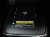 置くだけでワイヤレスで充電可能です。