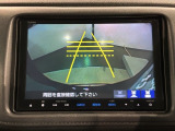 リバースギアに入れるだけで後方の表示へ切り替わります。夜間や雨の日の駐車も楽になりますよ。
