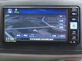 純正ナビを装備。タッチパネル式で使いやすく、お出かけもラクラクです。