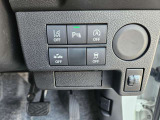 【安全装備も充実】車線逸脱警報システム。バック時の障害物を検知し知らせるパーキングセンサー付きです。