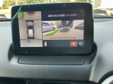 こちらの画面はフロントビューになります。渋滞等での先行車までの間隔を確かめる時や、コンビニ等で前向き駐車をするときに活躍します。