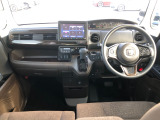 【インパネ全体】手が届きやすく、どなたでも運転しやすいです。シンプルで使いやすい設計になっています!