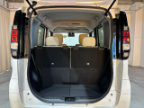 ラゲッジルームも十分あります♪日常の荷物なら楽に積み込めます☆