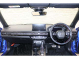 操作性に優れた運転席となります!小物入れや各ボタンの配置にこだわり、使いやすいです!座り心地もよく視認性も良好なのでロングドライブもお任せ下さい!
