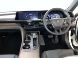 運転席周りのレイアウトをご覧ください。ナビゲーションが綺麗に装着されすっきり収まってますね!