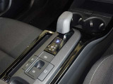 電動パーキングブレーキ・ブレーキホールドを装備してます。ホールド機能は信号待ちが多い一般道で疲労軽減になり、大好評です!