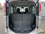 積み下ろしのしやすいデッキにはたっぷりと荷物を積み込んでいただけます。遊びから仕事まで、様々なシーンで頼れます♪