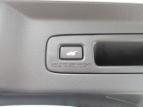 パワーテールゲート付き!ワンタッチで、スムーズに開閉。荷物が多い日も、片手でラクに使えます。