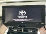 【メーカー12.3インチ純正ナビ】インテリアに溶け込むスタイリッシュな「専用設計」メーカーナビを装備♪視認性や操作性など基本性能にも優れ、より上質なカーライフをお楽しみいただけます。