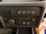 衝突被害軽減システム☆前走車両と対向車両、歩行者の接近を感知して、警報や、オートブレーキやステアリング振動などによって衝突回避を支援してくれます☆