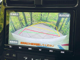 【バックカメラ】駐車時に後方がリアルタイム映像で確認できます。大型商業施設や立体駐車場での駐車時や、夜間のバック時に大活躍!運転スキルに関わらず、今や必須となった装備のひとつです!