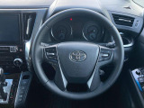 【純正革巻きステアリング】上質な革を使用することで、手にしっかり馴染みとても運転しやすいハンドルです♪