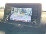 【バックカメラ】駐車時に後方がリアルタイム映像で確認できます。大型商業施設や立体駐車場での駐車時や、夜間のバック時に大活躍!運転スキルに関わらず、今や必須となった装備のひとつです!