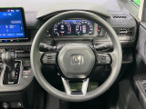 インテリアに合わせたデザインのステアリングは、運転される方のことも考え、運転しやすい形状、大きさです。是非一度、実際に触ってお確かめください。