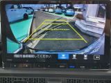 目安となるガイドライン付きのバックカメラを装備しているので、慣れない場所での車庫入れも安心です。