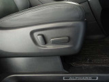 パワーシート搭載。微妙な調整が手軽にでき、ピッタリのポジションで運転することが可能です。