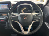 インテリアに合わせたデザインのステアリングは、運転される方のことも考え、運転しやすい形状、大きさです。是非一度、実際に触ってお確かめください。