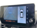 【フロントカメラ】運転席に座った状態で死角になりやすいクルマの前の様子まで確認でき安全ですね♪