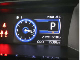 カラーヘッドアップディスプレイ付き。少ない視線移動で情報を確認できるので、運転の疲労軽減に繋がりますよ♪