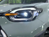 【LEDヘッドライト】悪天候や夜間走行時も良好な視界を確保し安心して運転できる高輝度LEDヘッドライトを装備!点灯速度が早く、消費電力も抑えられています。