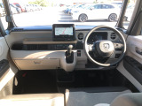 【インパネ全体】手が届きやすく、どなたでも運転しやすいです。シンプルで使いやすい設計になっています!