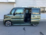 両側スライドドアなので、狭い駐車場でも乗り降りもラクラク♪