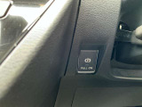 電動パーキングブレーキは、従来の足踏み式に比べ、しっかりと車をホールドしてくれるので安心です。女性の方には特に安心いただける装備です