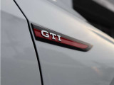 随所に配されたGTIエンブレムが、スポーティな存在感と特別感を演出。