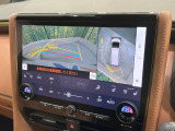 【パノラミックビューモニター】専用のカメラにより、上から見下ろしたような視点で360度クルマの周囲を確認することができます☆死角部分も確認しやすく、狭い場所での切り返しや駐車もスムーズに行えます。