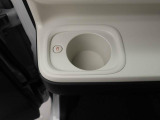 ホットドリンクをちょうど良い温度でキープしてくれる保温機能付きのカップホルダーです。