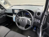 【運転席】座り心地が良いシートなので長時間の運転でも快適にお過ごしいただけます。新品のフロアマットのご注文も可能です。掲載箇所以外にご希望の写真がございましたらお気軽にお問い合わせ下さい。