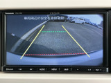 ガイド付きバックカメラです。商業施設や立体駐車場、夜間の後方確認に役立ちます。
