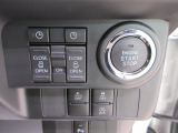 ダイハツのお店では、ダイハツ車を知り尽くしたプロフェッショナルが、専用の診断機器を使って各システムを点検しております。