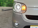 【LEDヘッドライト】悪天候や夜間走行時も良好な視界を確保し安心して運転できる高輝度LEDヘッドライトを装備!点灯速度が早く、消費電力も抑えられています。