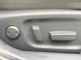 【パワーシート】スイッチ一つで簡単にシートの微調整が可能!電動だから力もいりません!快適なシートポジションにセットして、快適なドライブをお楽しみください。