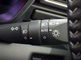 【オートライト】車外の明るさに応じて、自動的にライトの点灯・消灯をしてくれます。