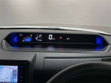メーターが運転席から見やすいインパネ中央部に配置してるので走行中の視線移動が少なく快適です。