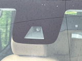 【エマージェンシーブレーキ】走行中に前方の車両等を認識し、衝突しそうな時は警報とブレーキで衝突回避と被害軽減をアシスト。より安全にドライブをお楽しみいただけます。