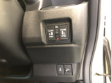 【両側電動スライドドア】リモコンや運転席のスイッチ操作のほか、ドアハンドルを少し引くだけでリアドアが自動開閉します♪