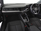 Audiのインテリアはエクステリア同様、優れたデザイン性とクオリティ、そして機能性を兼ね備えております。