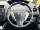 インテリアに合わせたデザインのステアリングは、運転される方のことも考え、運転しやすい形状、大きさです。是非一度、実際に触ってお確かめください。