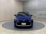 お車購入のポイントとなるフロントマスクです!シャープな目つきが印象的なデザインのヘッドランプです。